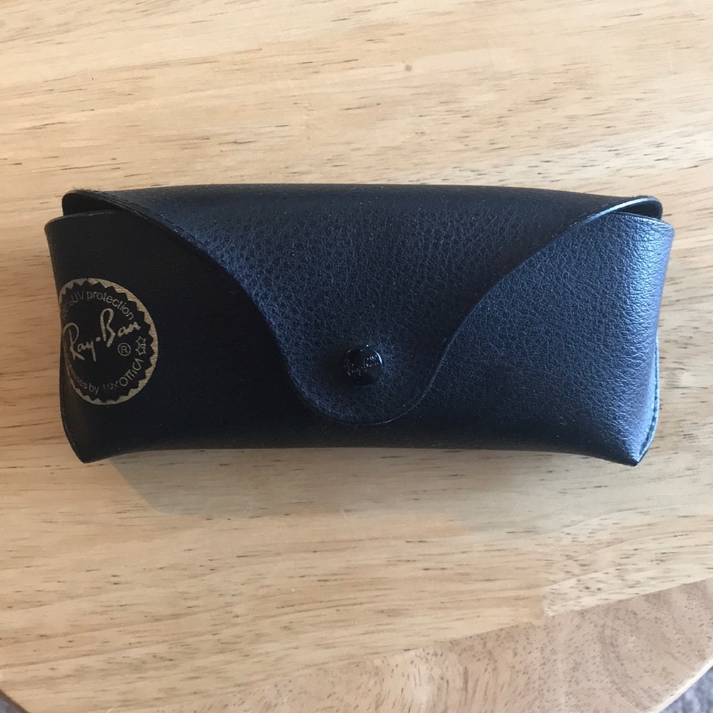 Ray-Ban Erika Round in Black